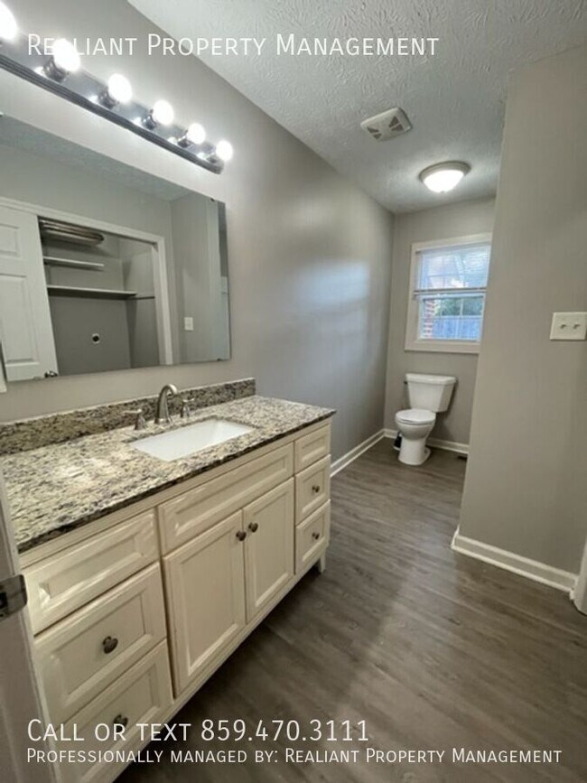 Building Photo - 617 Tocher Dr