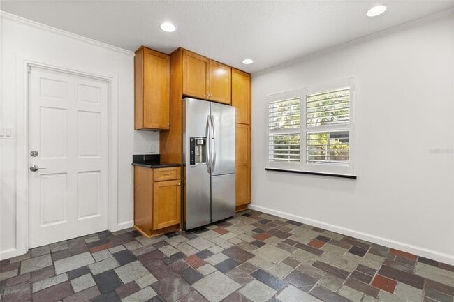 Building Photo - 1711 Chestnut Ave