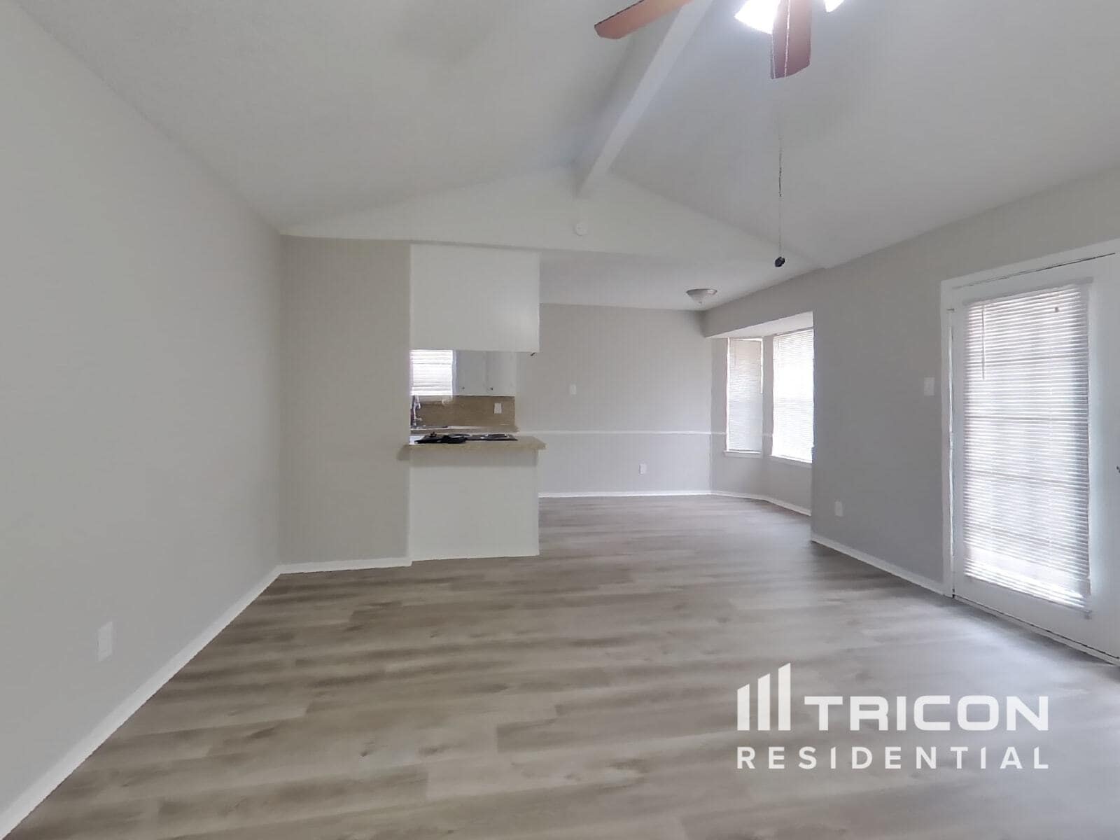 Building Photo - 6212 Douglas Dr