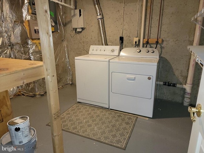 Building Photo - 1926 Thomas Run Cir