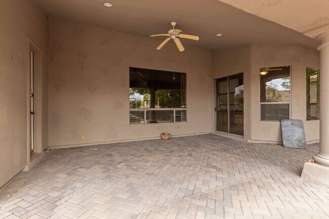 Building Photo - "Discover Your Dream Oasis: Spacious 4-Bedroom Retreat in Scottsdale's Paradise Drive!"