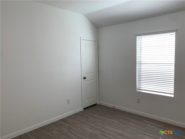 Building Photo - 458 Fairy Duster Dr