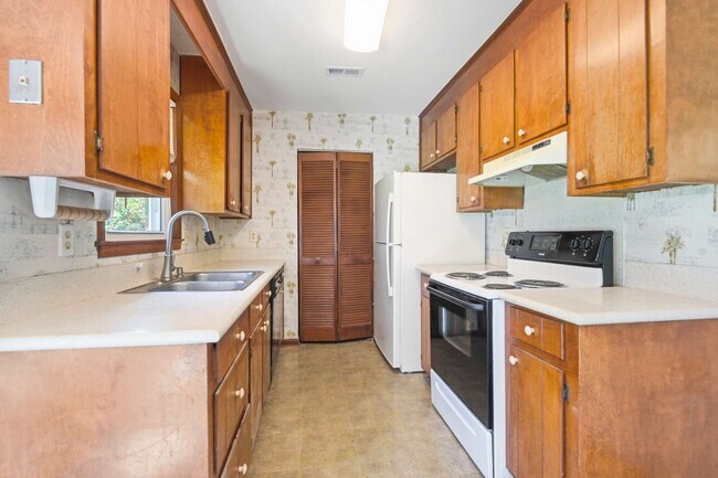 Building Photo - 617 Longleaf Rd