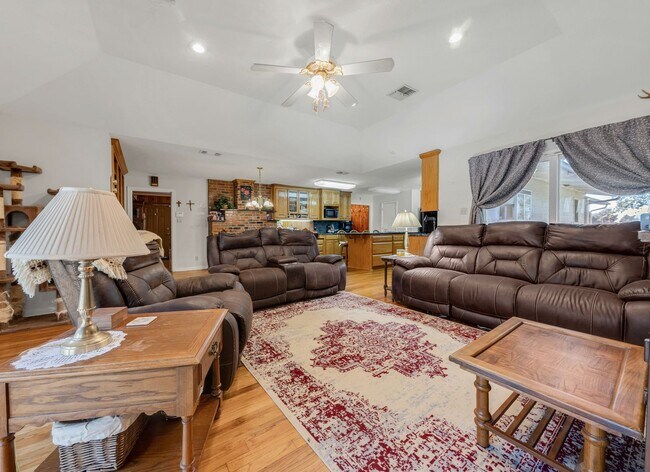 Building Photo - 4269 Wilcox Ln