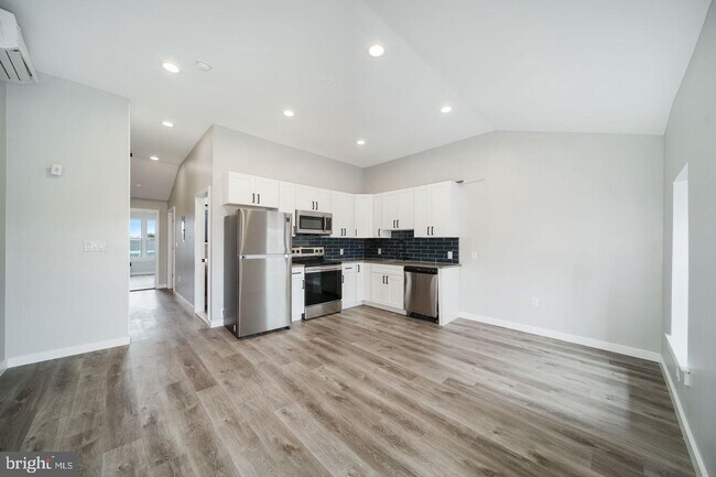 Building Photo - 1764 Frankford Ave