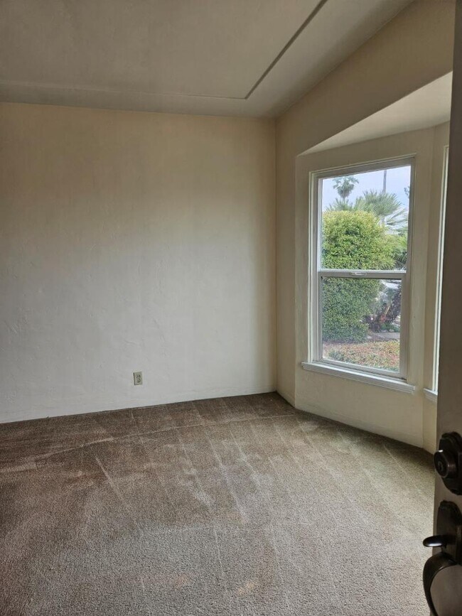 Building Photo - 5728-5730 Adelaide Ave