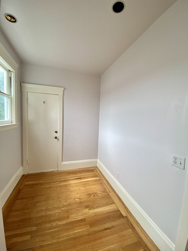 Building Photo - 1BR/1BA Penthouse Level Pacific Heights St...