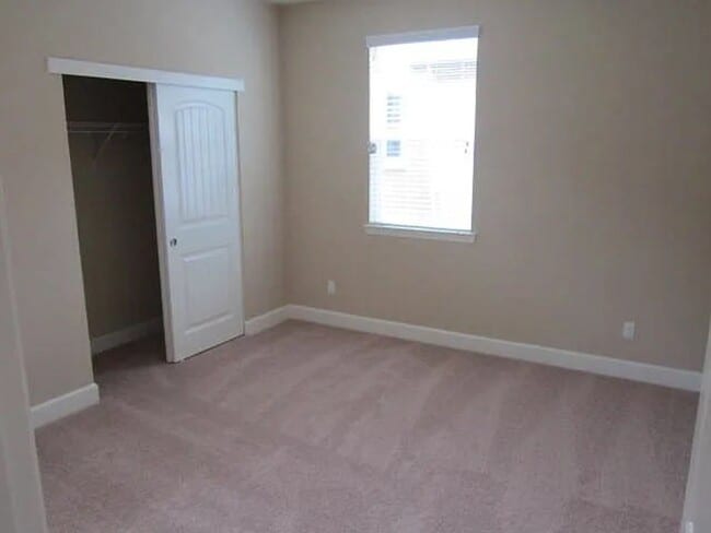 Building Photo - Fantastic Location in Roseville off Blue Oaks!  4 Bedroom Home with Downstairs Bedroom and Full B...