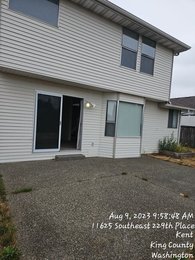 Building Photo - Kent East Hill 2 story home in Hurters Run Too, 3 bed 2.5 bath,  2 car garage and large fenced ya...