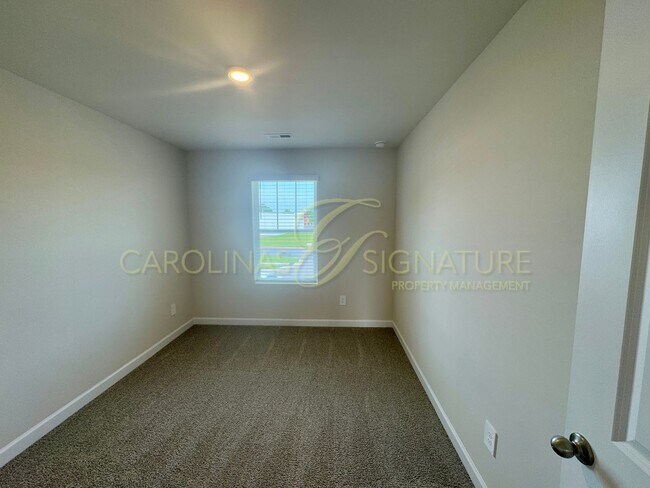 Building Photo - Beautiful New Construction Townhome in Uni...
