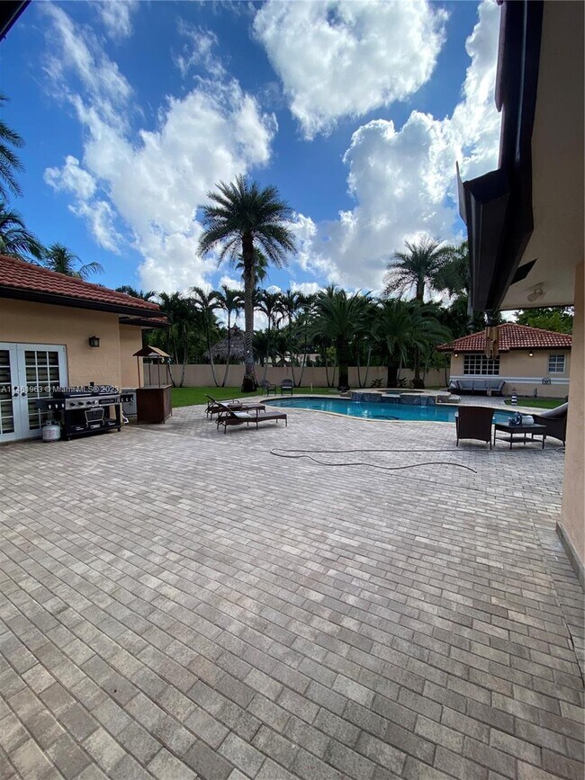 Building Photo - 531 NW 132nd Ave