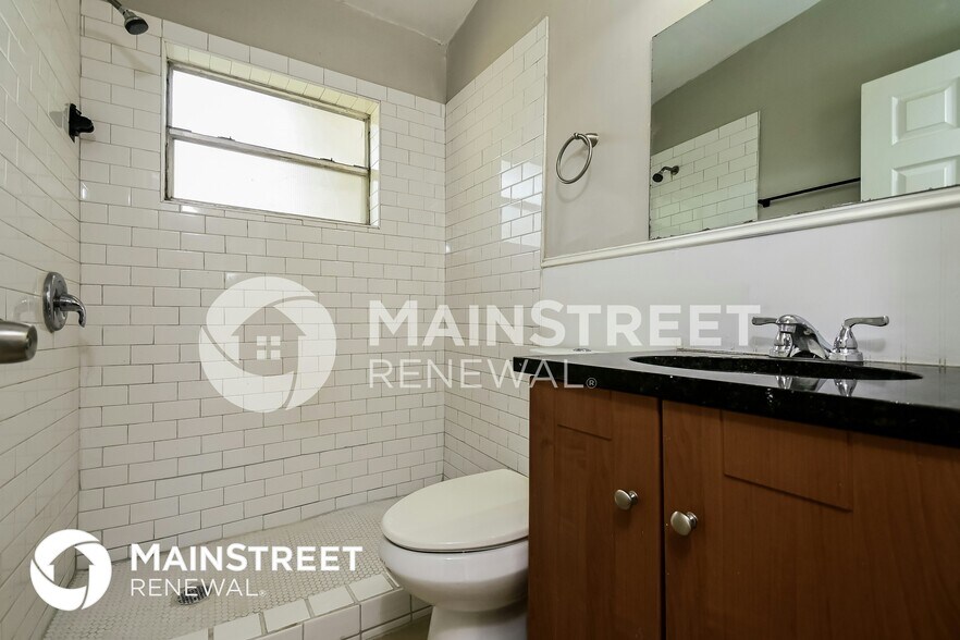 Building Photo - 3521 Schwalbe Dr