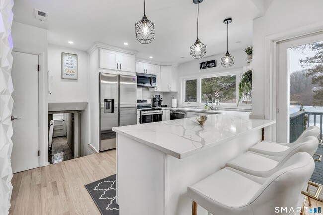 Building Photo - 110 Grenelle St