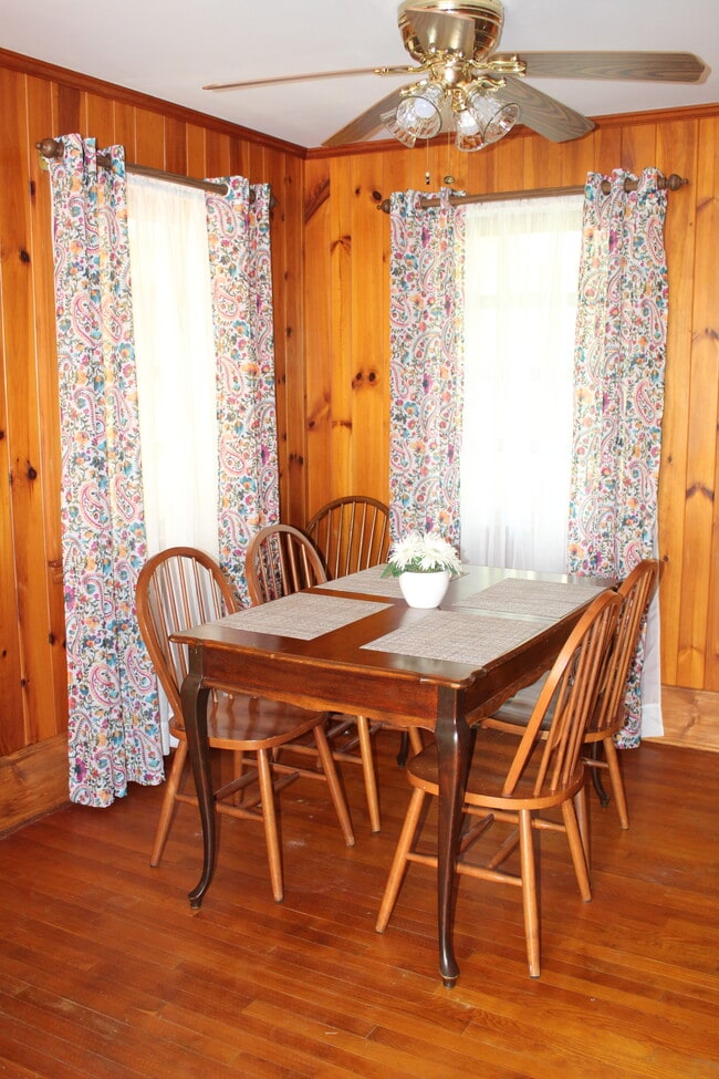 Dining area - 133 Rockdale Ave
