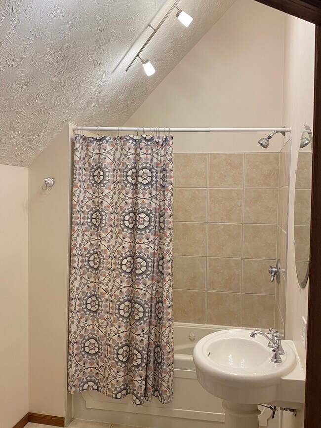 Building Photo - 4407 Pine St