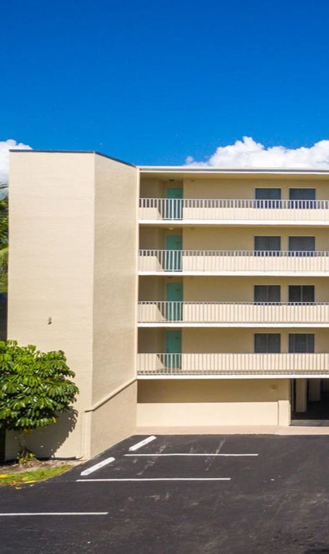 Building Photo - Beachwood on the bay condo