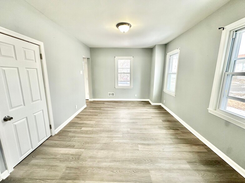 Building Photo - 338 Broad St