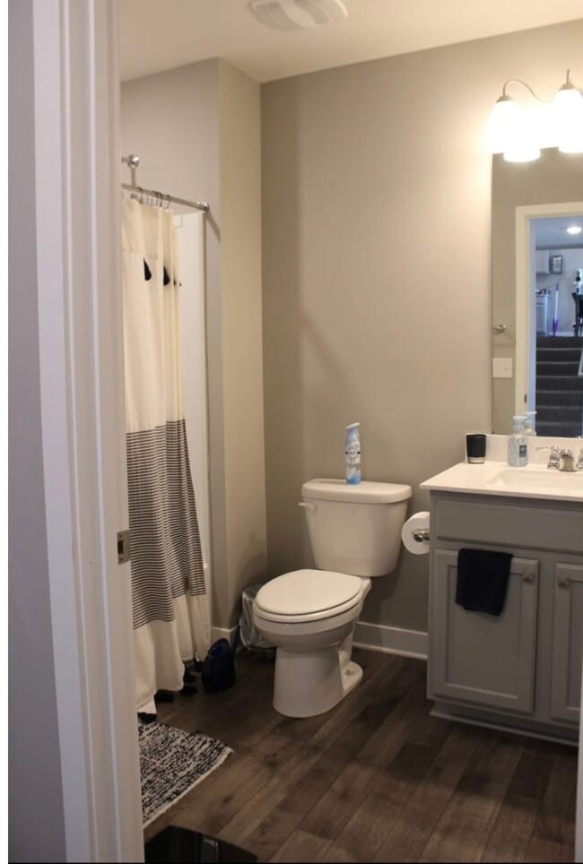 Building Photo - 11624 Pineridge Way N