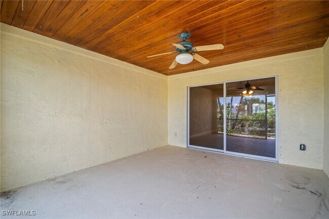 Building Photo - 722 SW 35th St