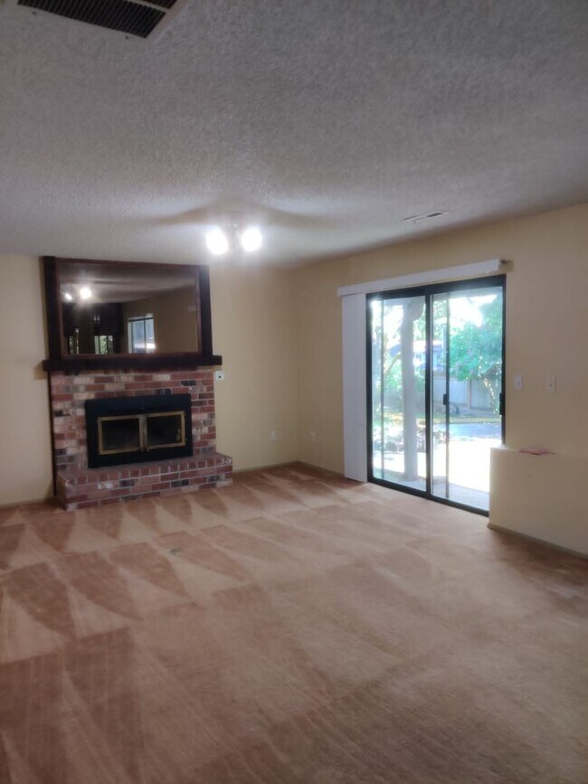 Building Photo - South Cove Commons Gem – Private Beach Acc...