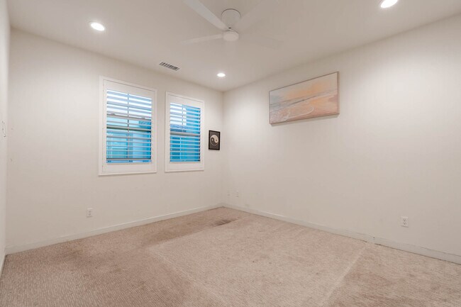 Building Photo - 320 Waverunner Ct
