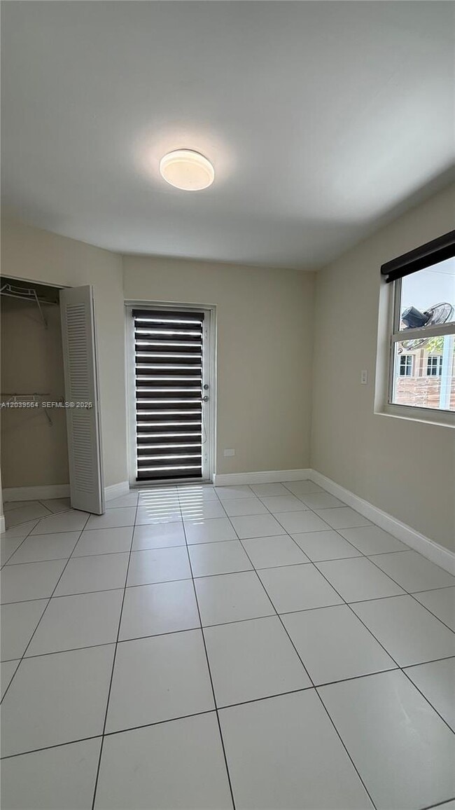 Building Photo - 1380 SW 20th St