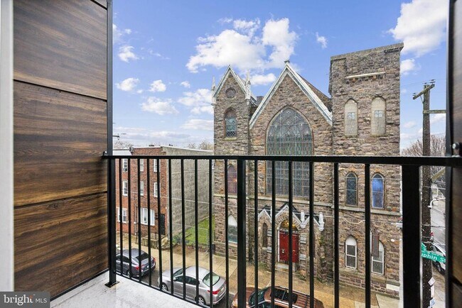 Building Photo - 2301 N 6th St