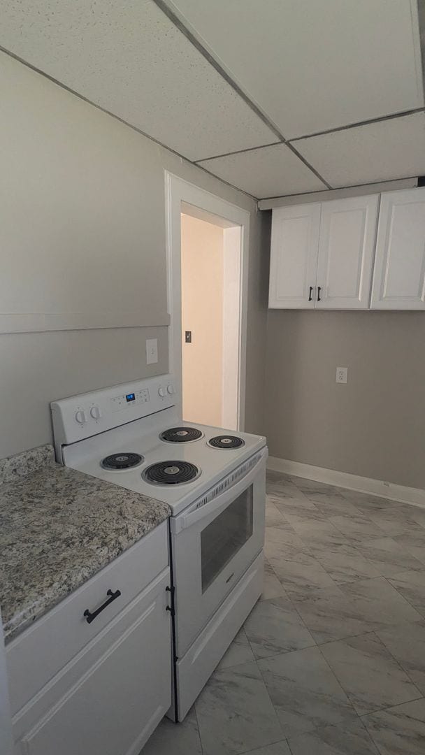 Building Photo - 2 bedroom Side by Side Duplex