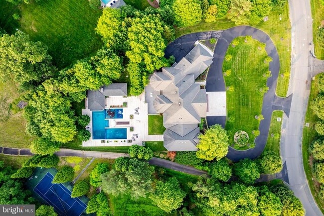 Building Photo - 860 Nicholas Run Dr