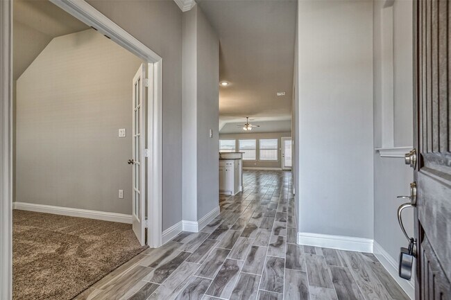 Building Photo - 207 Gardenia Dr