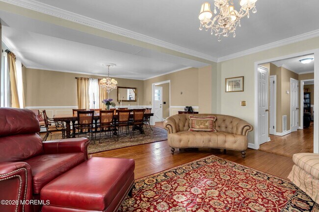 Building Photo - 506 6th Ave