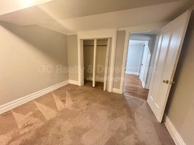 Building Photo - 5410 W Berteau Ave