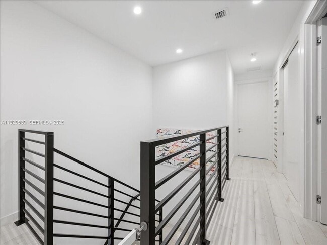 Building Photo - 3458 Day Ave