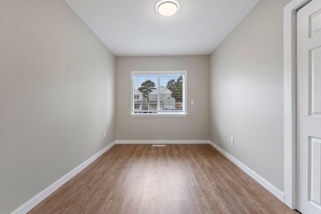 Building Photo - Spacious 5-bed, 2.5-bath home available in...