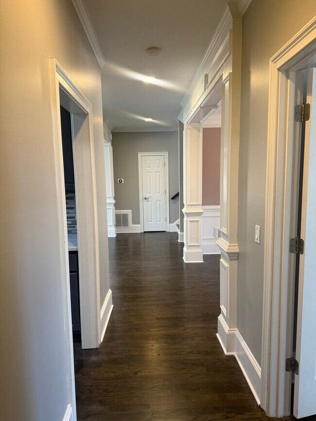 Building Photo - 2745 Lenox Rd NE