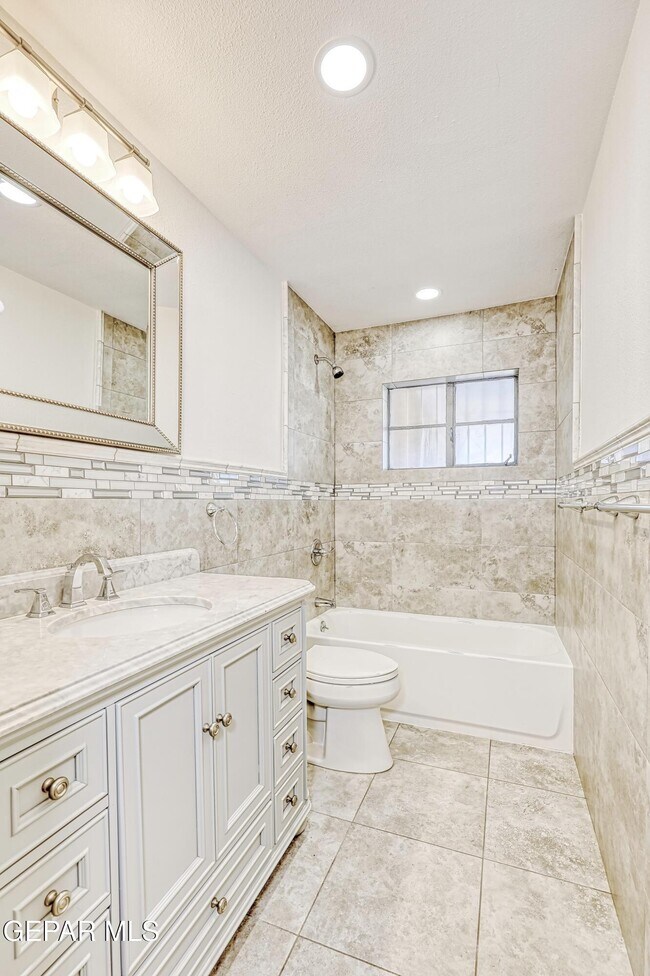 Building Photo - 6200 Palo Alto Ave