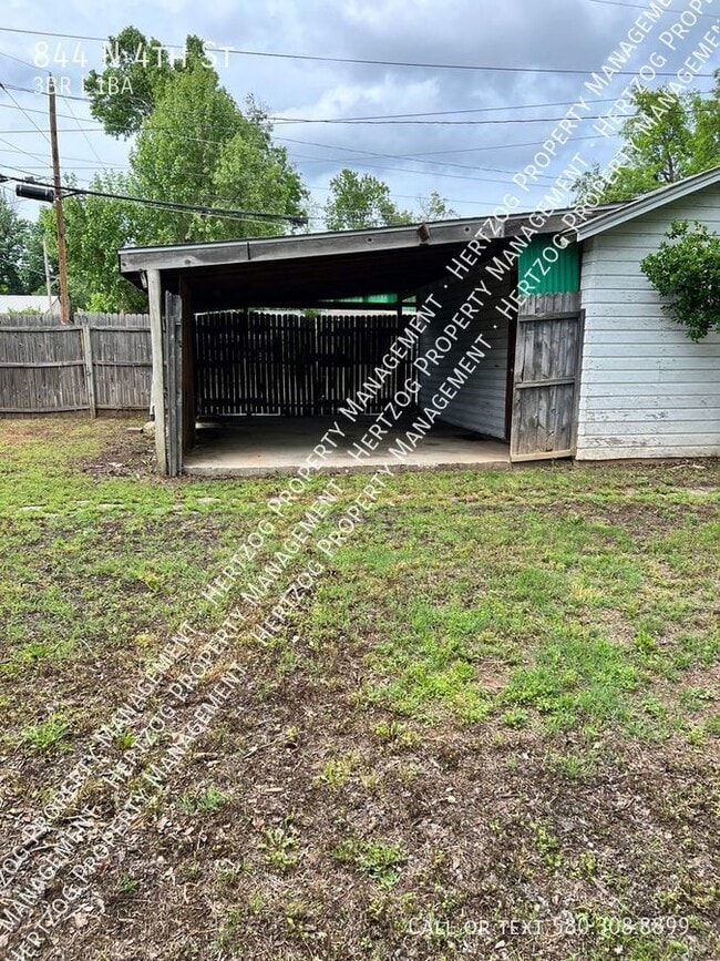 Building Photo - 844 N 4th St