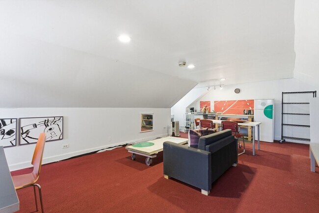 Building Photo - 2001 Orrington Ave