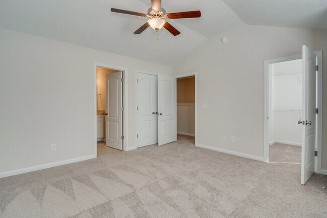 Building Photo - 415 Amesbury Dr