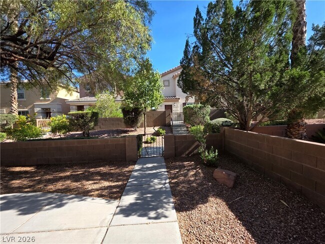 Building Photo - 10021 Via Toro Ave