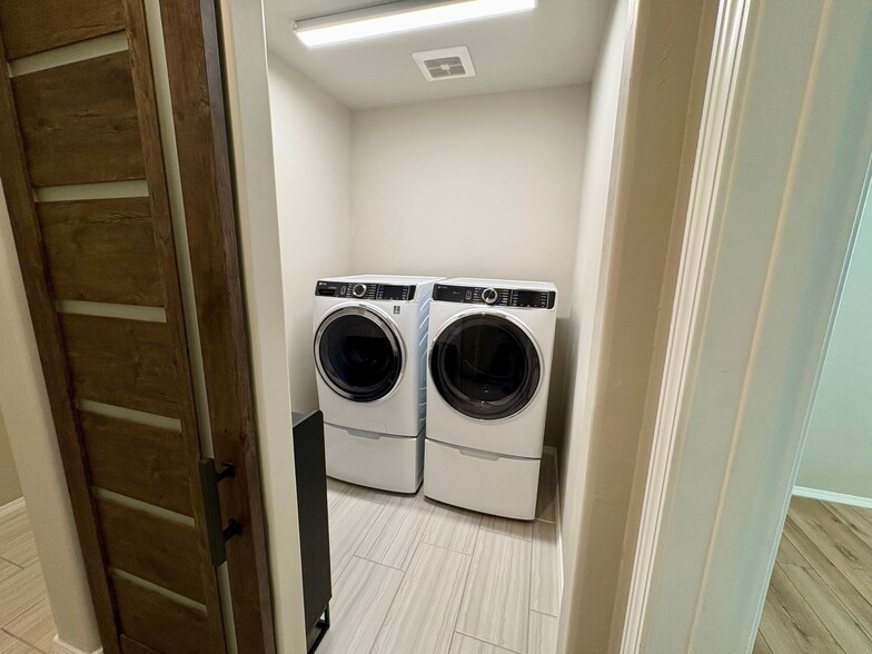 Building Photo - 4256 Crowned Eagle Loop NE