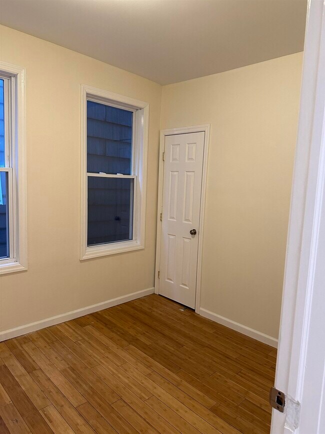 Building Photo - 125 W 28th St