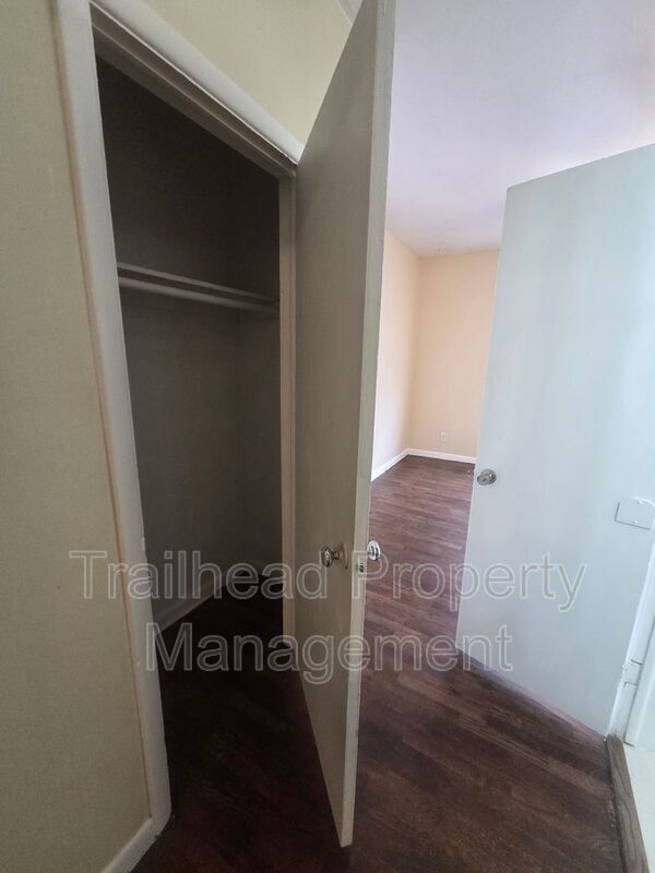 Building Photo - 3115 S Forest Ave