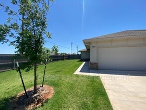Building Photo - 8000 NW 110th Dr