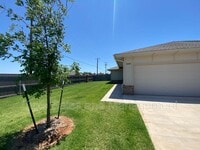 Building Photo - 8000 NW 110th Dr