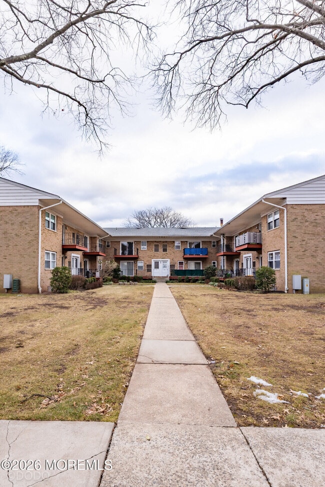 Building Photo - 187 Evergreen Rd