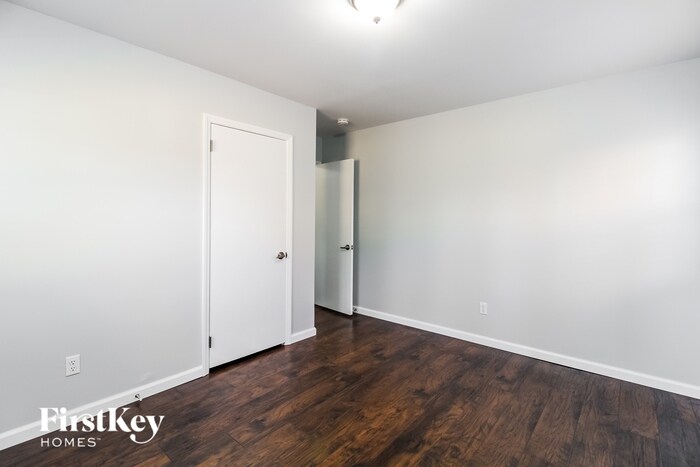 Building Photo - 2112 Pebble Dr