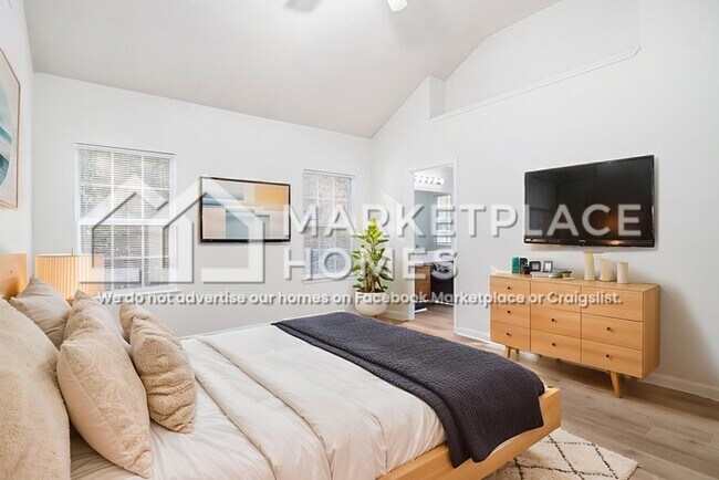 Building Photo - 10143 Deep Creek Dr