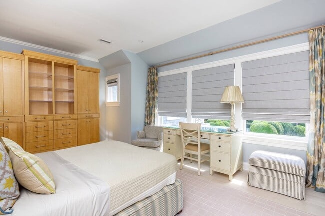 Building Photo - 59 First Neck Lane