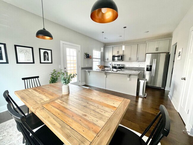 Building Photo - FURNISHED (or not) Like New 2020 Build Old...